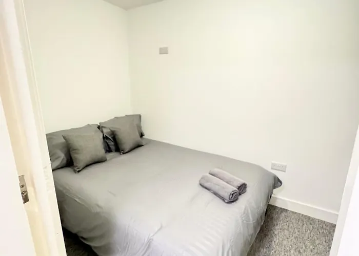 Small Double Room Westbury-On-Trym